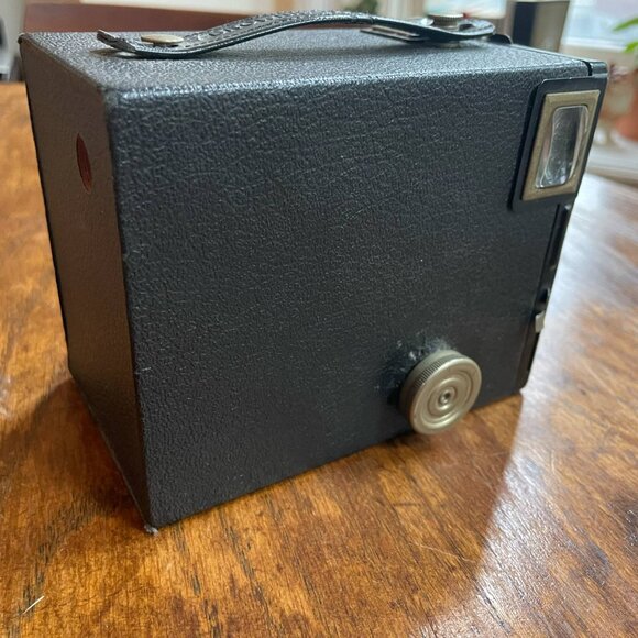 Eastman Kodak Brownie 1941 Camera - Picture 7 of 7